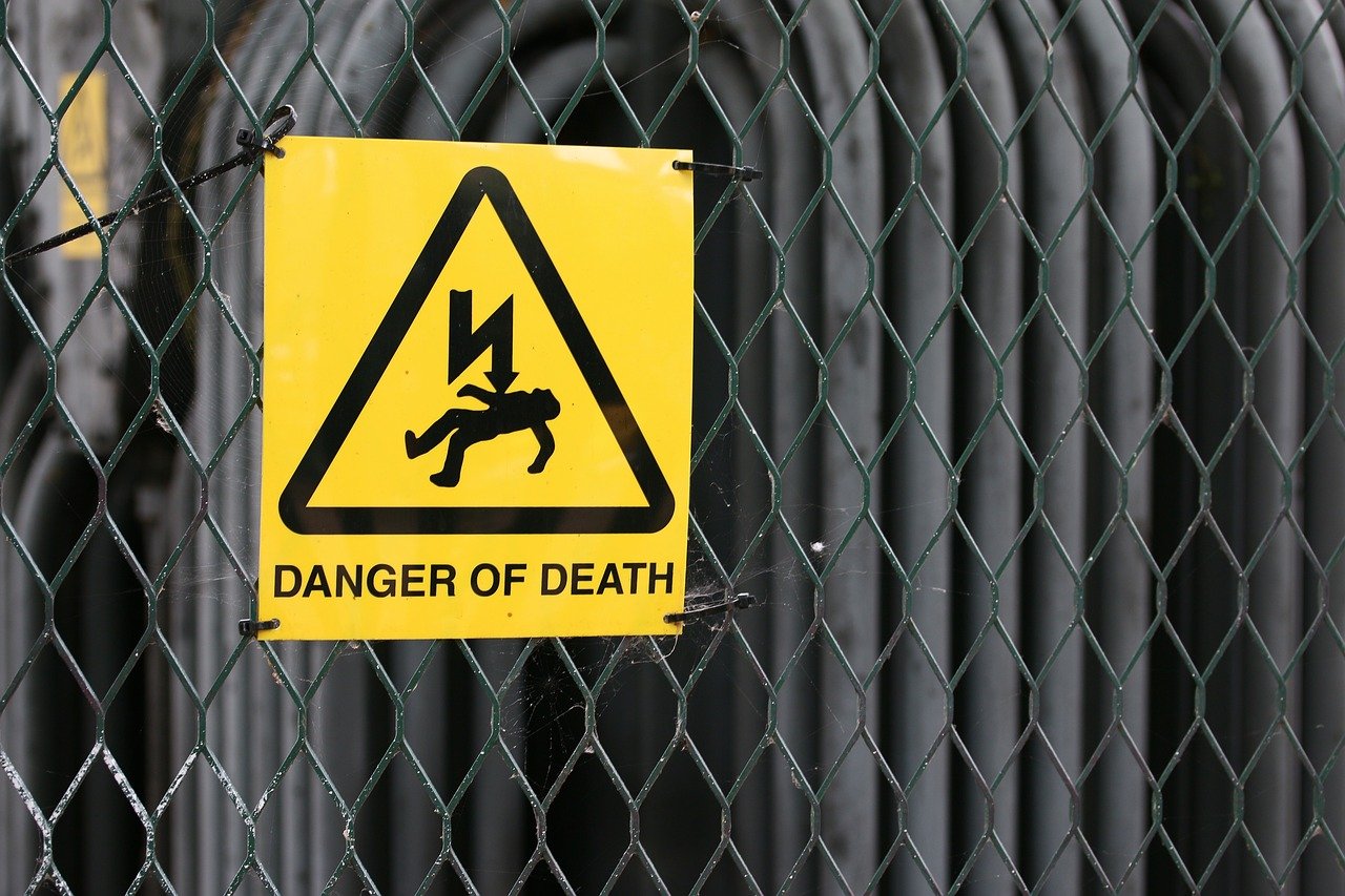 risk of electrocution sign